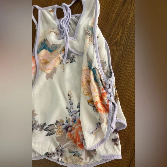 Free People 
XS
White Lavender 
Floral Tank
EUC - Picture 6 of 8